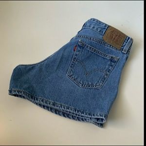 Vintage Levi high rise shorts